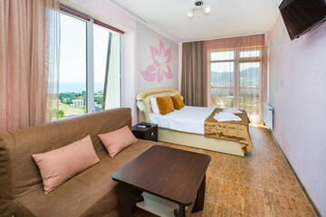 двухкомнатный  люкс   балконом в Гостинице Белый лев