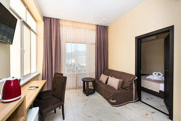 двухкомнатный люкс с балконом в Гостинице Белый лев