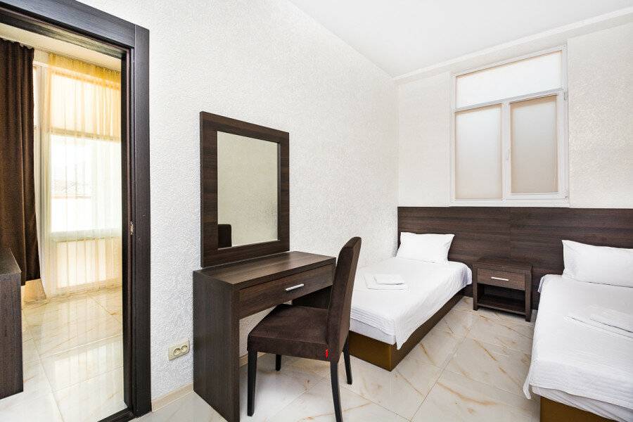 Фотографии номера двухкомнатный люкс с балконом в Гостинице Белый лев Судак