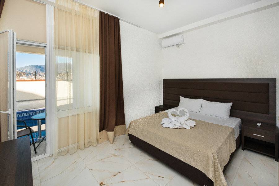 Фотографии номера двухкомнатный люкс с балконом в Гостинице Белый лев Судак