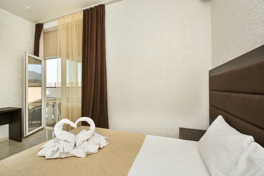 Фотографии номера двухкомнатный люкс с балконом в Гостинице Белый лев Судак