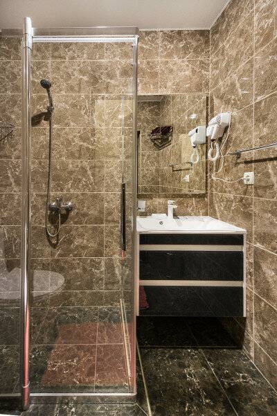 Фотографии номера двухкомнатный люкс с балконом в Гостинице Белый лев Судак