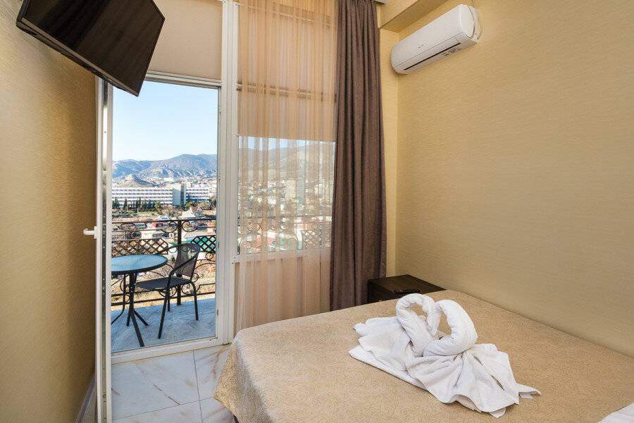 Фотографии номера двухкомнатный люкс с балконом в Гостинице Белый лев Судак