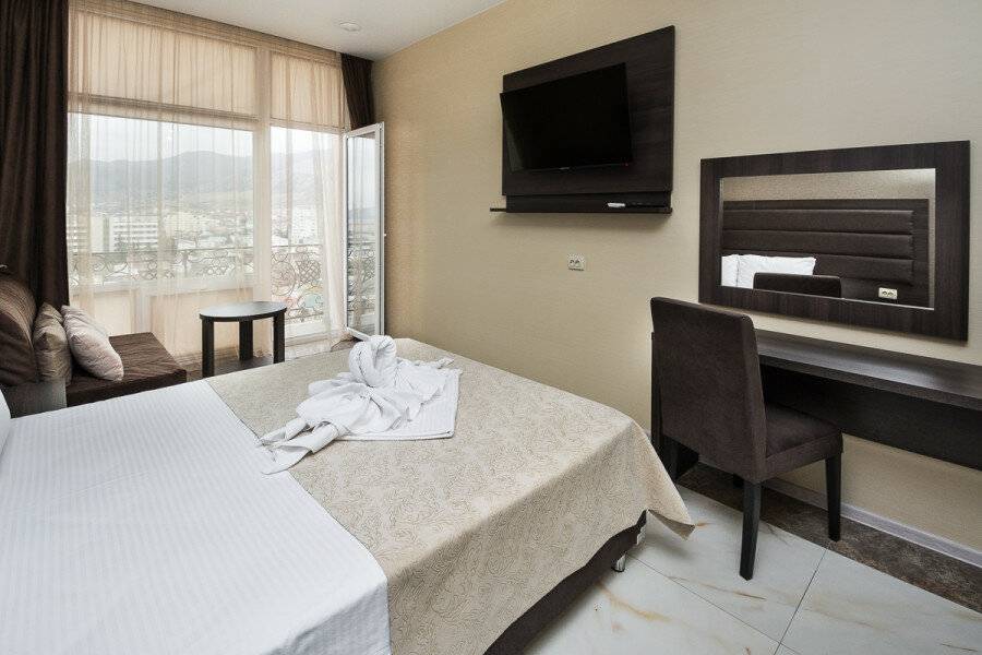 Фотографии номера двухкомнатный люкс с балконом в Гостинице Белый лев Судак