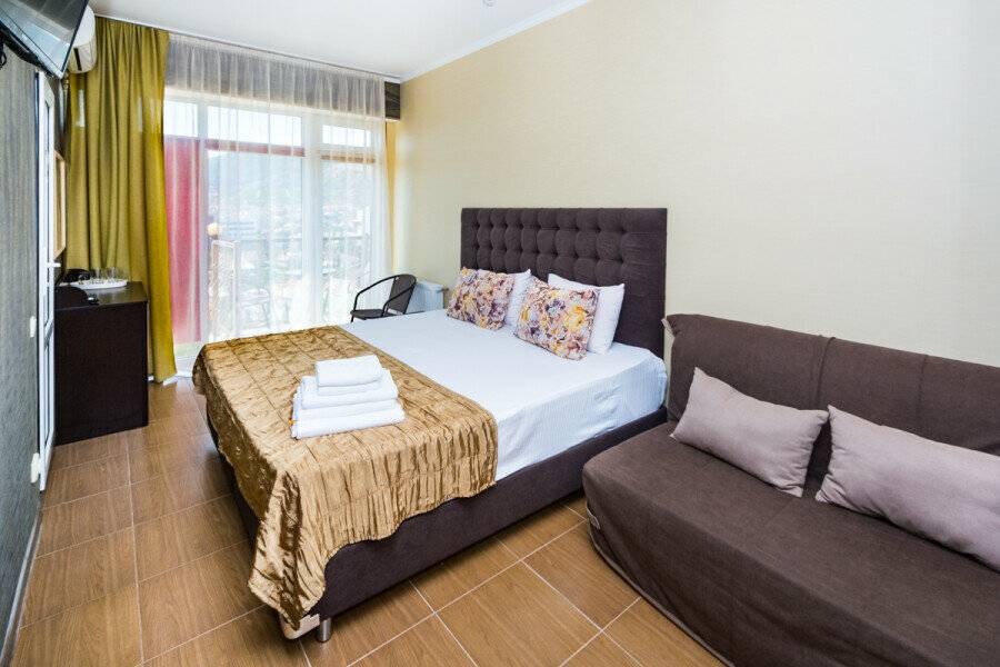 Фотографии номера двухкомнатный люкс с балконом в Гостинице Белый лев Судак