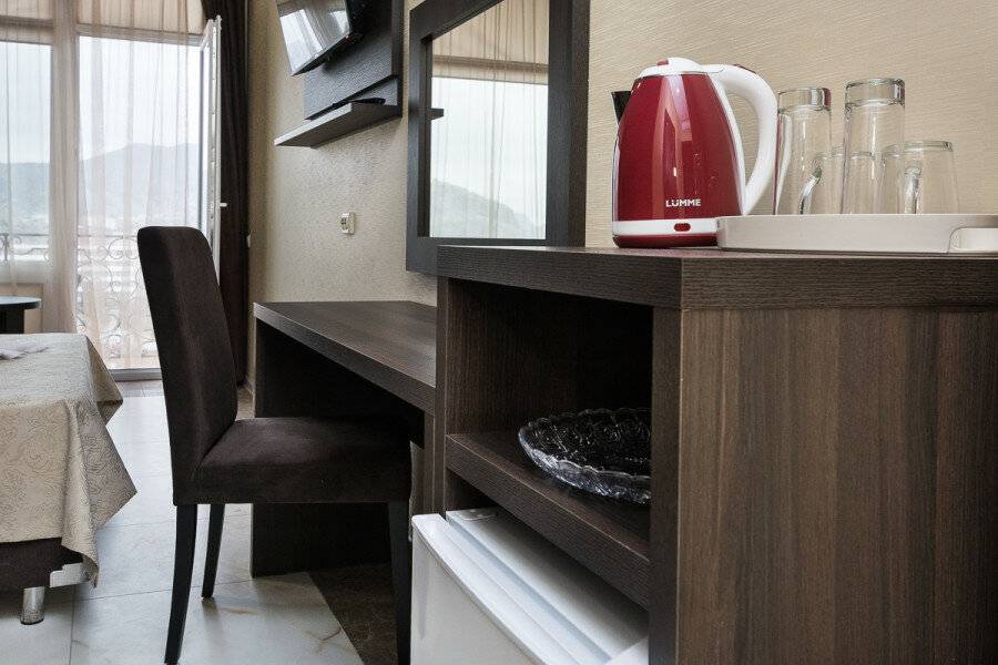 Фотографии номера двухкомнатный люкс с балконом в Гостинице Белый лев Судак