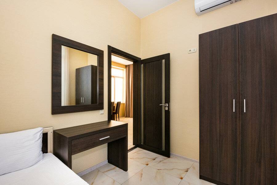 Фотографии номера двухкомнатный люкс с балконом в Гостинице Белый лев Судак