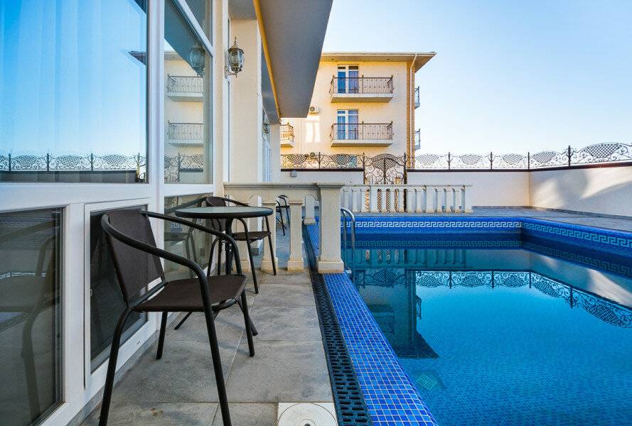 Фотографии номера двухкомнатный люкс с балконом в Гостинице Белый лев Судак