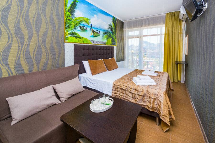 Фотографии номера двухкомнатный люкс с балконом в Гостинице Белый лев Судак