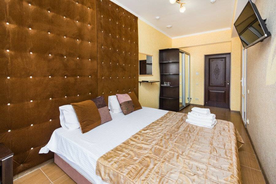 Фотографии номера двухкомнатный люкс с балконом в Гостинице Белый лев Судак