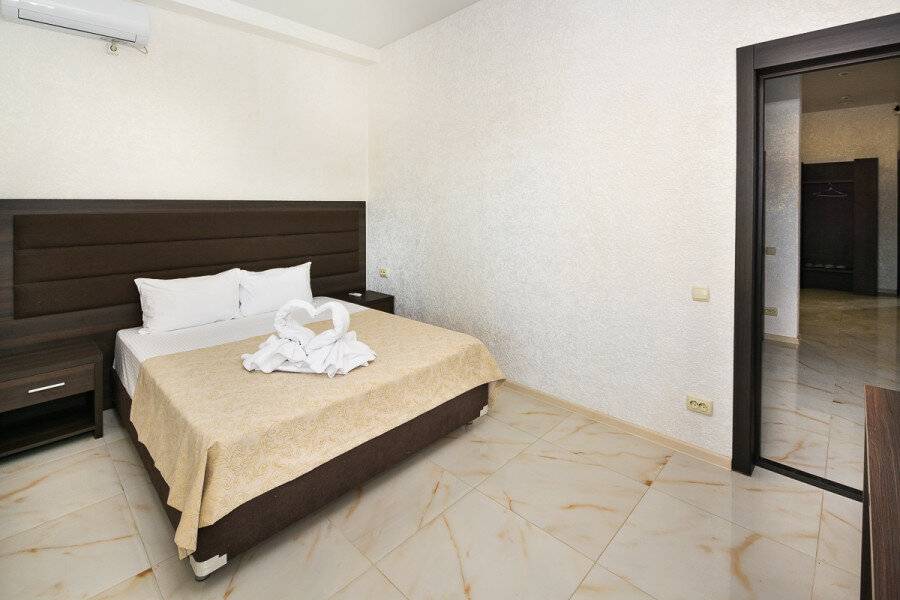 Фотографии номера двухкомнатный люкс с балконом в Гостинице Белый лев Судак