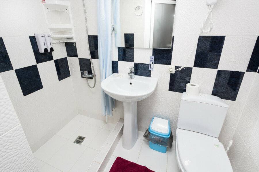 Фотографии номера двухкомнатный люкс   без   балкона в Гостинице Белый лев Судак