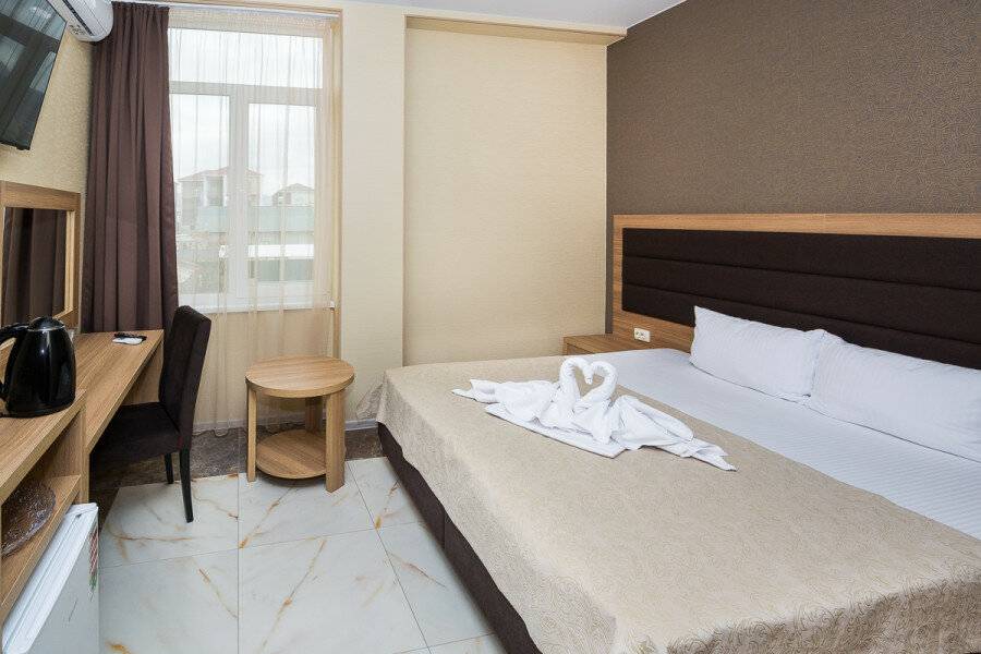 Фотографии номера двухкомнатный люкс с балконом в Гостинице Белый лев Судак