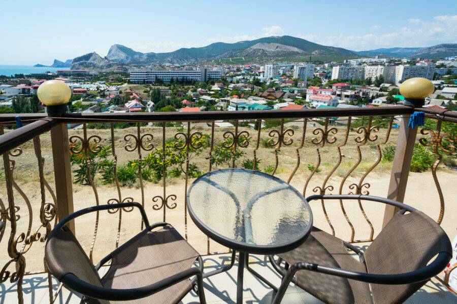 Фотографии номера двухкомнатный люкс с балконом в Гостинице Белый лев Судак