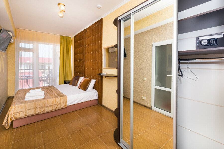 Фотографии номера двухкомнатный люкс с балконом в Гостинице Белый лев Судак